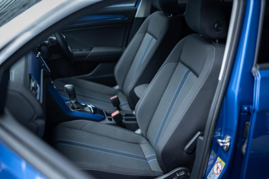 Интерьер Volkswagen T-Roc 2020 года  (JP) (фото 11 из 18)